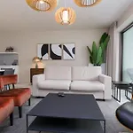 Sky Bridge - Casselbergh Residences 公寓