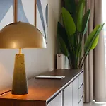 Sky Bridge - Casselbergh Residences 公寓